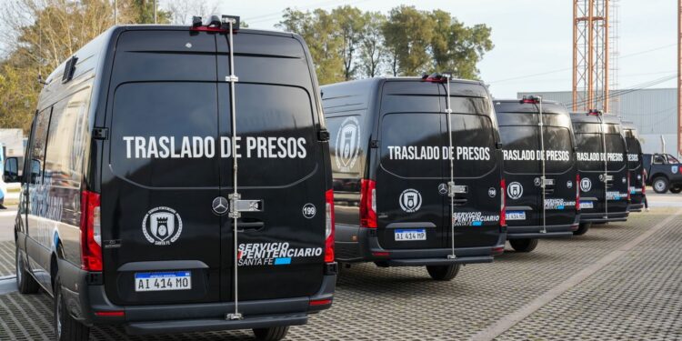 Santa Fe incorporó más vehículos 0 km para reforzar los traslados del Servicio Penitenciario.