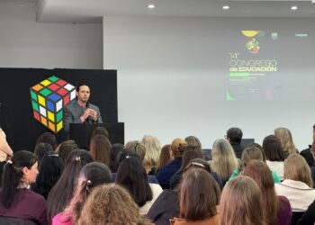 El intendente Cristian Marega acompañó la apertura del 14.º Congreso de Educación.