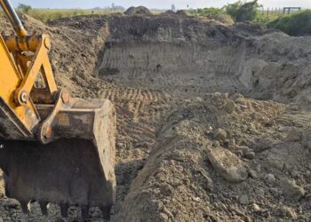 VILLA OCAMPO: LIMPIARON EL CANAL EL MANOLO Y AVANZAN CON UNA NUEVA ALCANTARILLA PARA RECUPERAR UN PASO CLAVE.