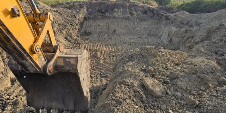 VILLA OCAMPO: LIMPIARON EL CANAL EL MANOLO Y AVANZAN CON UNA NUEVA ALCANTARILLA PARA RECUPERAR UN PASO CLAVE.