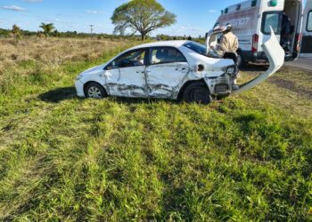 LAS GARZAS: CHOQUE ENTRE DOS AUTOS EN PARAJE EL TAPIALITO DEJÓ UN CONDUCTOR LESIONADO.