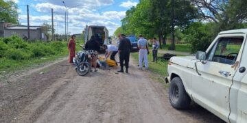 VILLA OCAMPO: DOS PERSONAS RESULTARON HERIDAS TRAS CHOCAR UNA MOTOCICLETA CONTRA UN EQUINO.