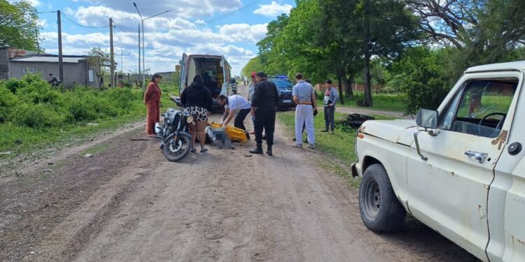 VILLA OCAMPO: DOS PERSONAS RESULTARON HERIDAS TRAS CHOCAR UNA MOTOCICLETA CONTRA UN EQUINO.