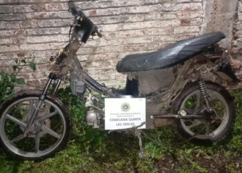 LAS TOSCAS: RECUPERARON UNA MOTOCICLETA DENUNCIADA COMO ROBADA.