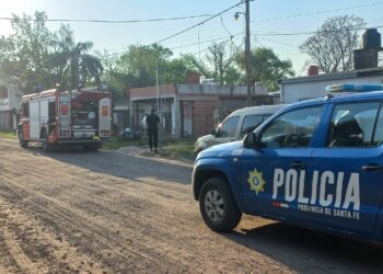 VILLA OCAMPO: INCENDIO EN UN GALPÓN PROVOCÓ DAÑOS EN UN AUTOMÓVIL.