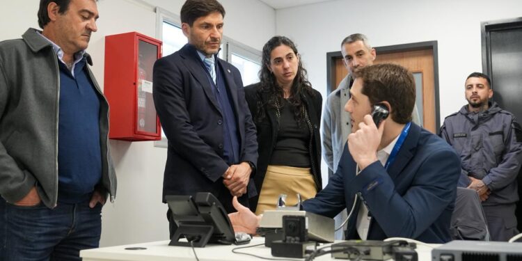 La Unidad Penitenciaria de Recreo incorpora monitoreo con inteligencia artificial, reconocimiento facial e identificación de voz para controlar llamadas.