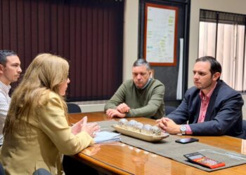 EL INTENDENTE CRISTIAN MAREGA RECIBIÓ A CLAUDIA GIACCONE EN EL PALACIO MUNICIPAL.