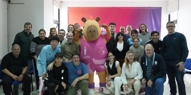 Provincia completó la entrega de becas a los 64 deportistas santafesinos que competirán en los Juegos Suramericanos.