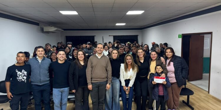 Programa Nueva Oportunidad: 75 jóvenes de Villa Ocampo acceden a nuevas herramientas para construir su futuro.