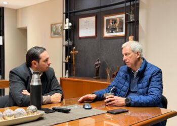 VISITA DEL DIPUTADO PROVINCIAL DIONISIO SCARPIN AL PALACIO MUNICIPAL.