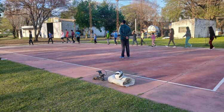 El deporte vuelve a ser protagonista en Hardy con una nueva Escuelita de Vóley .