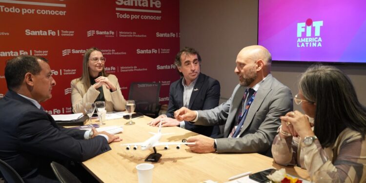 Santa Fe amplía su red internacional: suma Recife, extiende Maceió, conecta con Madrid y lleva a 26 los vuelos a Florianópolis.