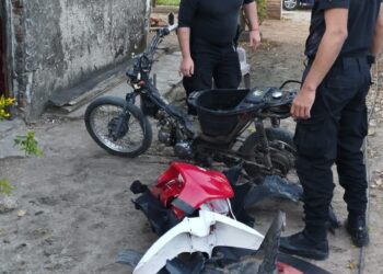 FLORENCIA: RECUPERARON UNA MOTOCICLETA QUE HABÍA SIDO SUSTRAÍDA DEL FRENTE DE UNA VIVIENDA.