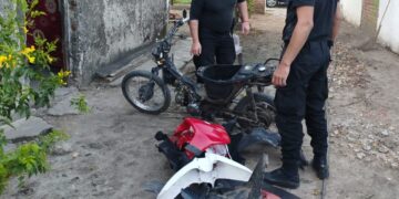 FLORENCIA: RECUPERARON UNA MOTOCICLETA QUE HABÍA SIDO SUSTRAÍDA DEL FRENTE DE UNA VIVIENDA.