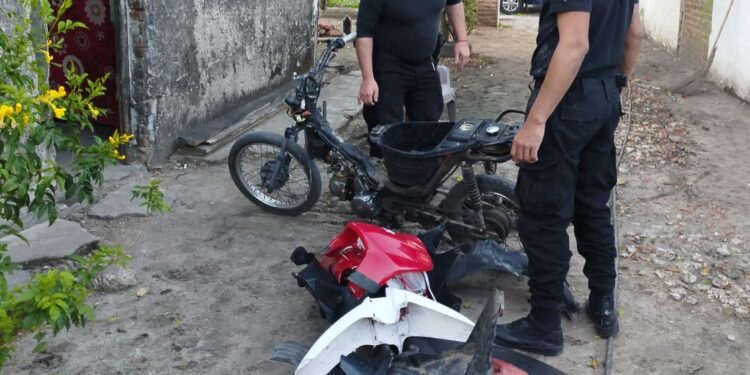 FLORENCIA: RECUPERARON UNA MOTOCICLETA QUE HABÍA SIDO SUSTRAÍDA DEL FRENTE DE UNA VIVIENDA.