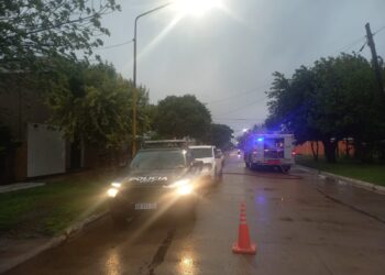 FLORENCIA: ESCUCHÓ UNA EXPLOSIÓN EN SU DORMITORIO Y LUEGO SE INCENDIÓ SU VIVIENDA.