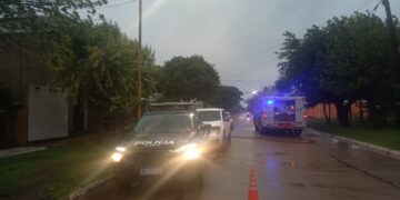 FLORENCIA: ESCUCHÓ UNA EXPLOSIÓN EN SU DORMITORIO Y LUEGO SE INCENDIÓ SU VIVIENDA.