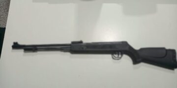 VILLA OCAMPO: RECUPERARON UN RIFLE ROBADO QUE HABÍA SIDO VENDIDO POR $50.000.