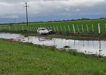LOS LAURELES: UNA MUJER PERDIÓ EL CONTROL DE SU AUTOMÓVIL Y DESPISTÓ EN LA RUTA PROVINCIAL 1.