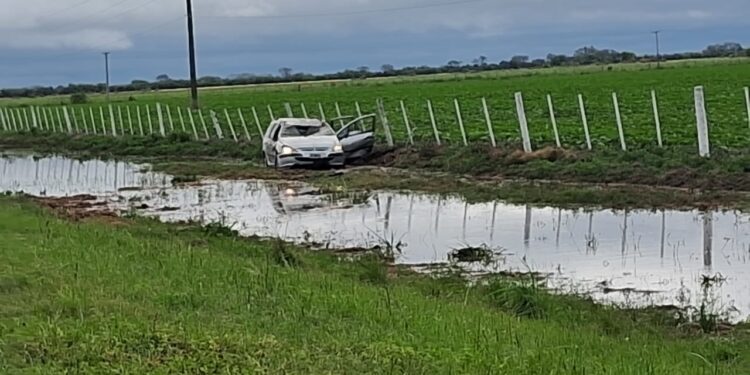 LOS LAURELES: UNA MUJER PERDIÓ EL CONTROL DE SU AUTOMÓVIL Y DESPISTÓ EN LA RUTA PROVINCIAL 1.