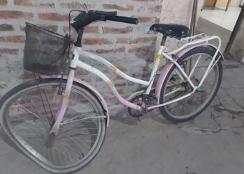 VILLA ANA: ACCIDENTE ENTRE UNA MOTOCICLETA Y UNA BICICLETA CON UN MENOR INVOLUCRADO.
