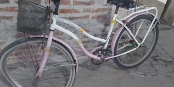 VILLA ANA: ACCIDENTE ENTRE UNA MOTOCICLETA Y UNA BICICLETA CON UN MENOR INVOLUCRADO.