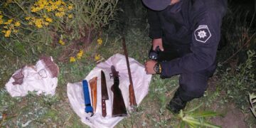 LAS GARZAS: LA POLICÍA HALLÓ UNA ESCOPETA, UN CUCHILLO Y UNA LINTERNA OCULTOS ENTRE MATORRALES.