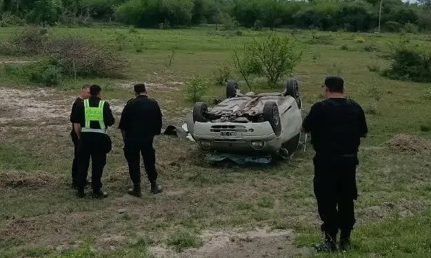 TACUARENDÍ: UNA MUJER RESULTÓ ILESA TRAS DESPISTAR CON SU AUTOMÓVIL EN LA RUTA NACIONAL 11.