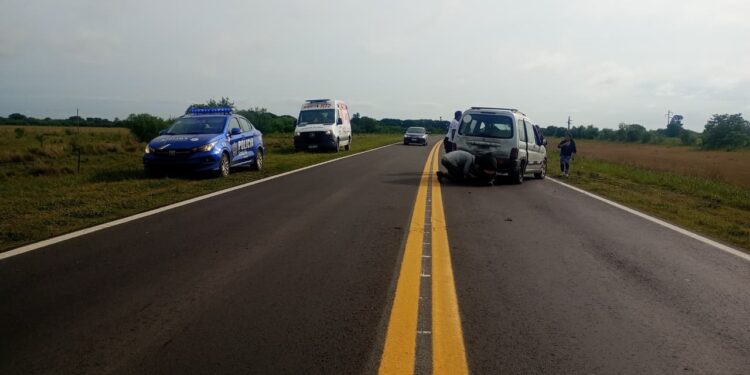 TACUARENDÍ: UN UTILITARIO DESPISTÓ EN LA CURVA DE MEJÍAS SOBRE RUTA NACIONAL 11.