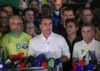 BRASIL: FLÁVIO BOLSONARO NO RECONOCE EL TRIUNFO DE LULA Y ANUNCIÓ QUE PEDIRÁ LA ANULACIÓN DE LAS ELECCIONES.