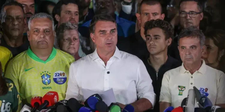 BRASIL: FLÁVIO BOLSONARO NO RECONOCE EL TRIUNFO DE LULA Y ANUNCIÓ QUE PEDIRÁ LA ANULACIÓN DE LAS ELECCIONES.