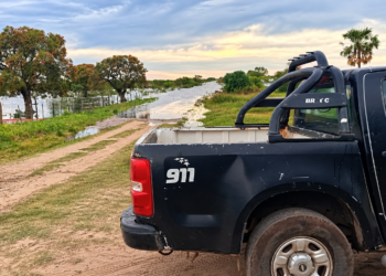 SAN ANTONIO DE OBLIGADO: EL AVANCE DEL AGUA SE ENCUENTRA A SOLO 30 METROS DEL EJIDO URBANO.