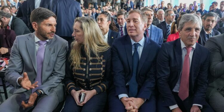 Caputo en Rosario: “Que Argentina también sea invencible”.