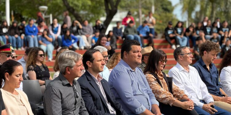 EL INTENDENTE CRISTIAN MAREGA ACOMPAÑÓ EL ACTO PROTOCOLAR POR EL 11.º ANIVERSARIO DE FLORENCIA COMO CIUDAD.