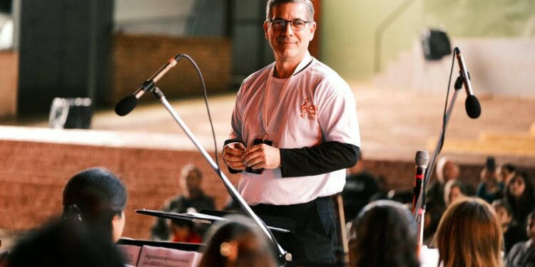 EL DIRECTOR DEL CORO POLIFÓNICO MUNICIPAL PARTICIPÓ DEL FESTIVAL OBERÁ SINFÓNICO EN MISIONES.