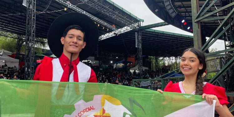ORGULLO OCAMPENSE: LA PAREJA PARÉ-ROSALES SE CONSAGRÓ SUBCAMPEONA NACIONAL DE DANZA TRADICIONAL.
